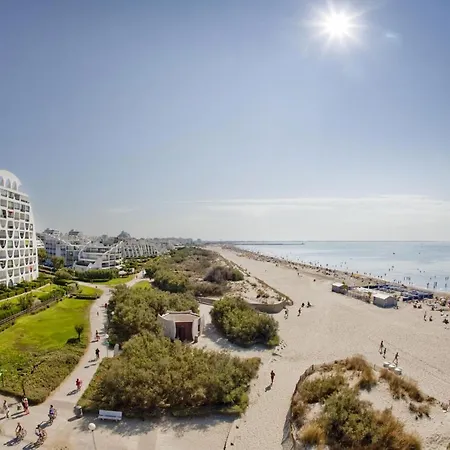 Apartment Le Sunrise: Beachfront Comfort With Sea Views And Dual Terraces La Grande-Motte