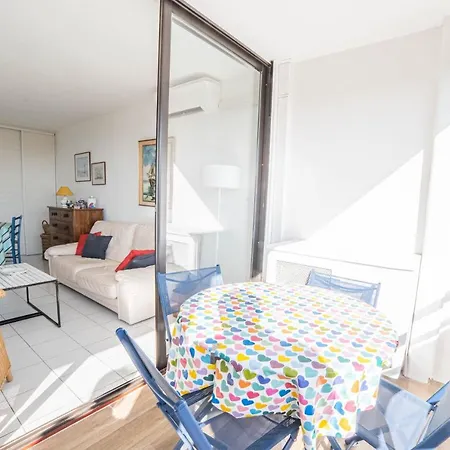 Le Sunrise: Beachfront Comfort With Sea Views And Dual Terraces La Grande-Motte