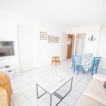 Le Sunrise: Beachfront Comfort With Sea Views And Dual Terraces La Grande-Motte