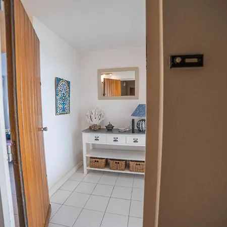 Apartment Le Sunrise: Beachfront Comfort With Sea Views And Dual Terraces *
