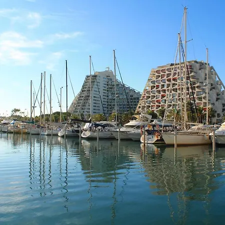 Apartment Le Sunrise: Beachfront Comfort With Sea Views And Dual Terraces La Grande-Motte